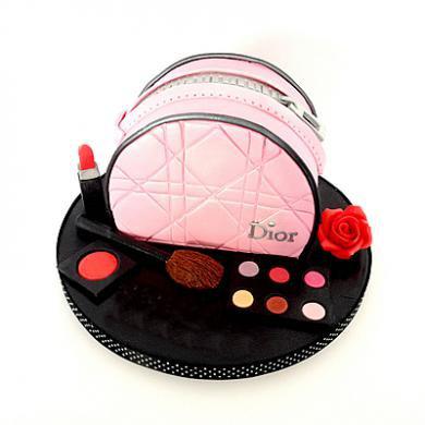 Торт косметика от Dior