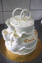 Торт с кольцами и бантом и именами жениха и невесты