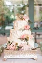Торт с цветами роз и Mr & Mrs