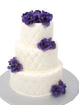 Торт с цветами трехъярусный с обивкой