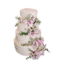 Торт с цветами в букетах роз