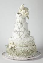 Торт с цветами пятиярусный с серебряными нитями