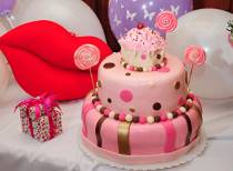 Торт на день рождения розовая карамелька