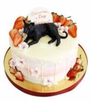 Торт на день рождения с клубникой и пантерой