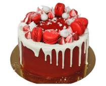 Торт на день рождения с печеньками в красных тонах