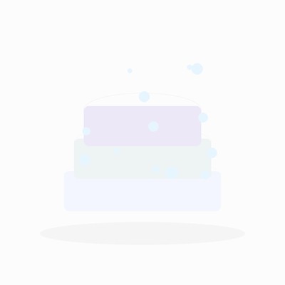 Торт нежный россыпь сладких цыплят на детском празднике с кремовым декором и ягодами