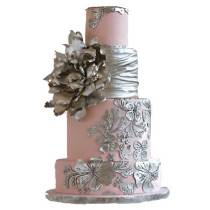 Торт розовый в роскоши серебра
