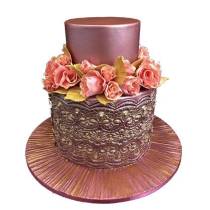 Торт розово-золотой с цветами