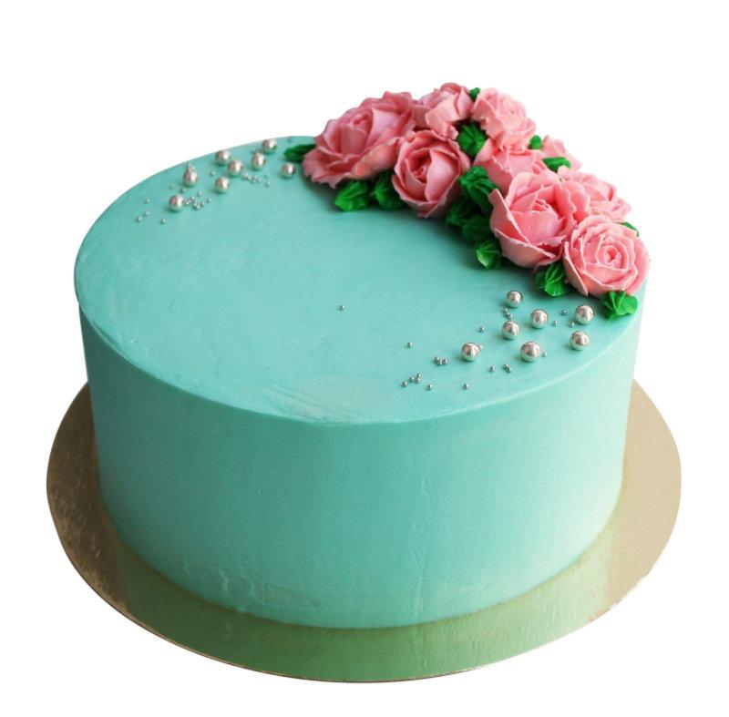 Торт кремовые розы на голубом