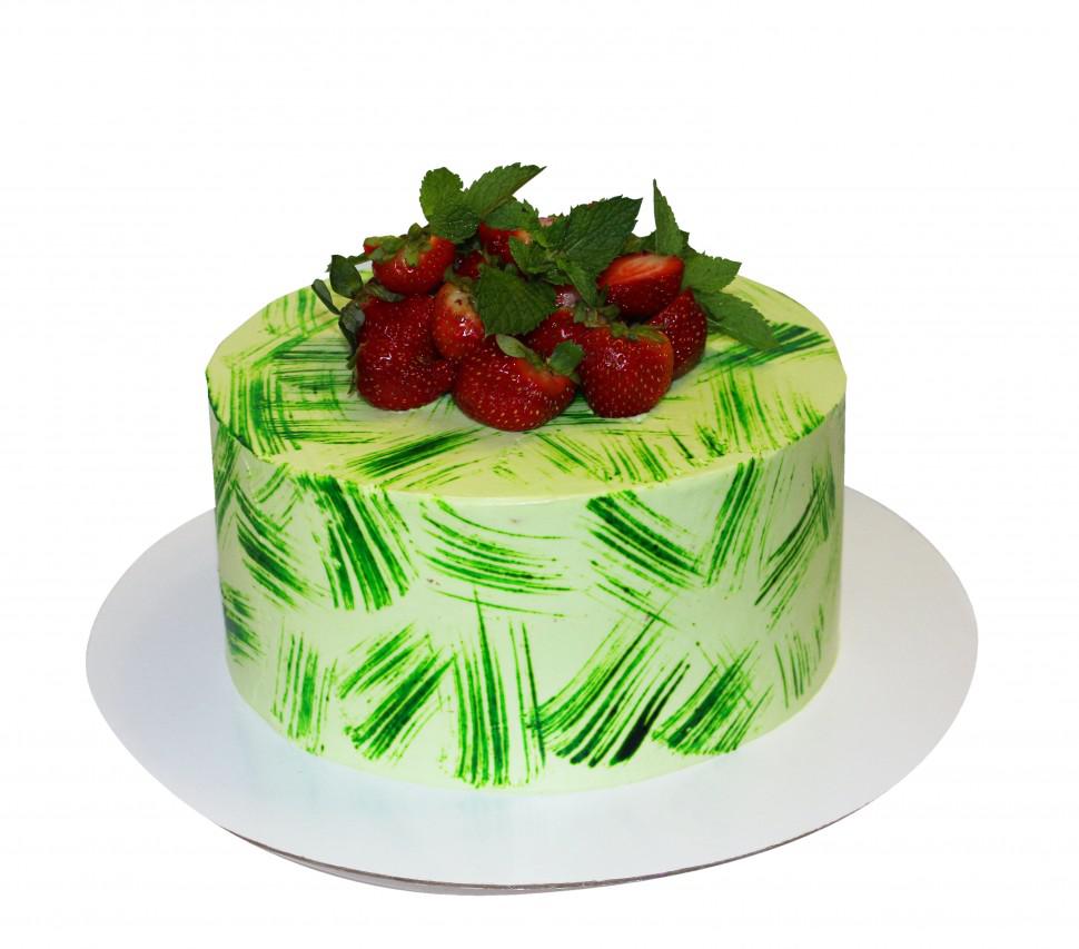 Торт клубника на зеленом