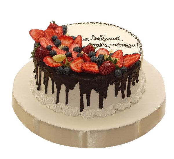 Торт любимый с днем рождения со свежими ягодами