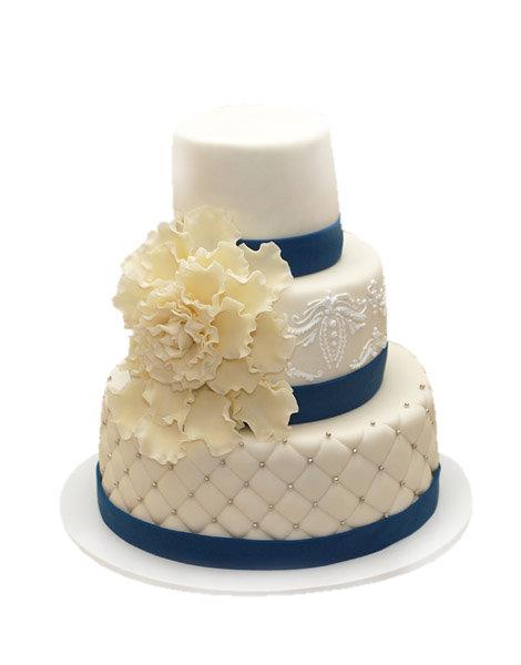 Торт шикарный цветок и синии ленты