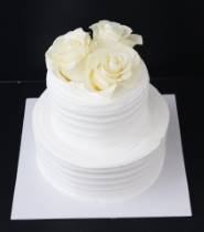 Торт белый с тремя розами