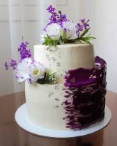 Торт с цветами двухъярусный с фиолетовым