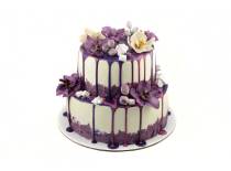 Торт с цветами и маршмелоу в фиолетовом цвете