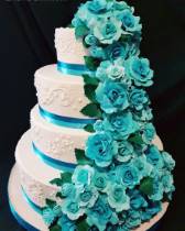 Торт с цветами изумрудно-голубыми