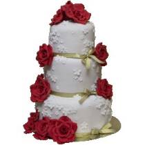 Торт с цветами красных роз и золотыми лентами