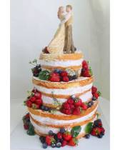 Торт с Женихом и невестой со свежими ягодами