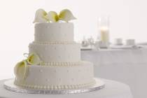 Торт свадебный с каллами