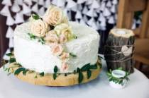 Торт с цветами кремовый с живыми розами