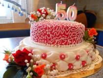 Торт маме на 50 лет белый с красным