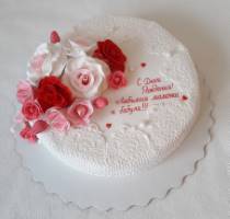 Торт Белый с кружевом и розами из крема