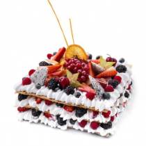 Торт открытый для мамы со сливками и фруктами