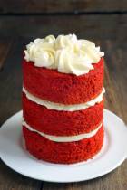 Торт красный бархат открытый с масляными цветами
