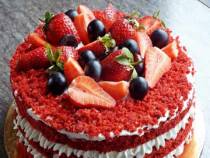 Торт Красный бархат с ягодами