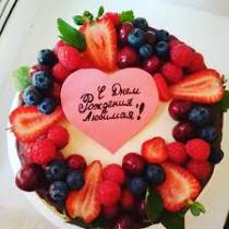 Торт с ягодами С днем рождения любимая